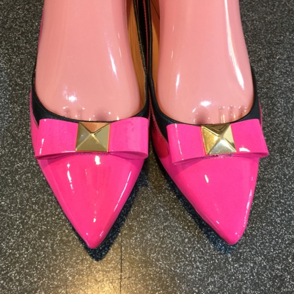 Kate Spade Pink Pointy Toe Shoes with Bow & Gold Accents - Picture 5 of 14